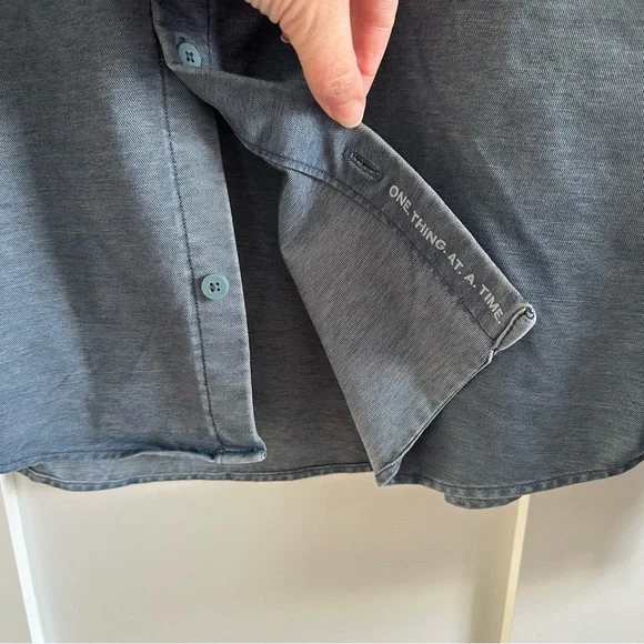 Like New! Men’s Lululemon Commission Long Sleeve Shirt